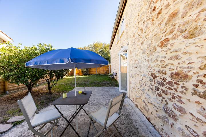 Estudio entero, Estudio 'Chez Martine' con terraza privada, jardín privado y Wi-Fi in Langon, Región de Langon