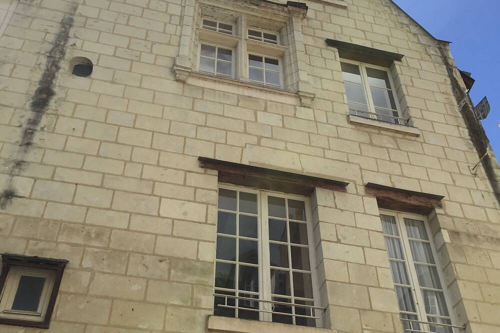 Ganze Wohnung, Möblierte 2-Zimmer-Wohnung in Chinon im Herzen der mittelalterlichen Stadt.
R + 2 in Chinon, Loire-Tal