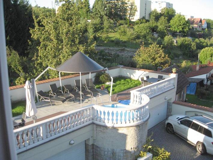 Appartement de vacances pour 9 personnes, avec terrasse et piscine, animaux acceptés