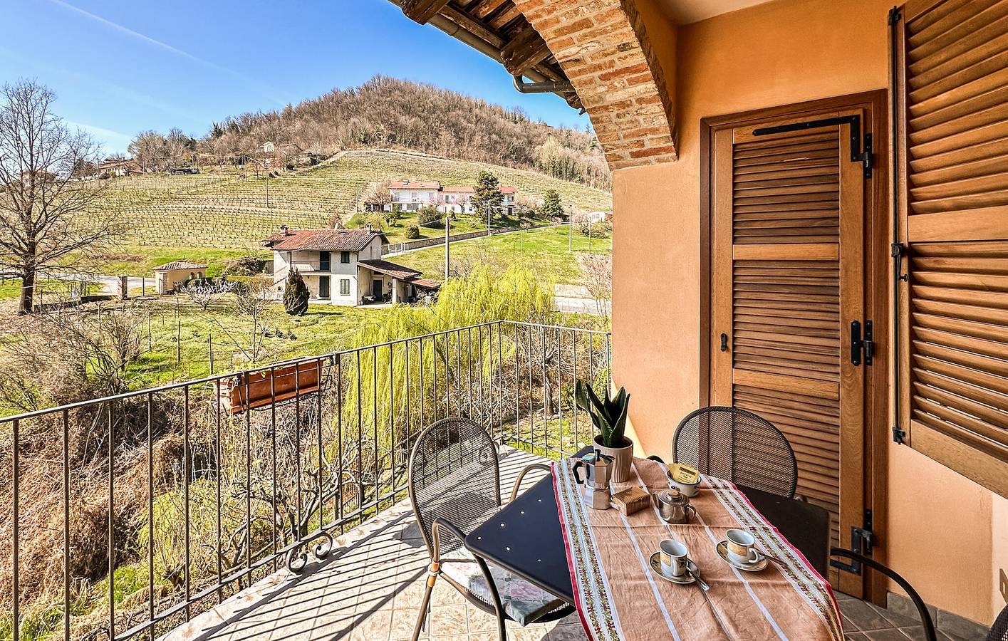 Hel ferielejlighed, Ferielejlighed for 4 personer med have in Monforte d'Alba, Langhe