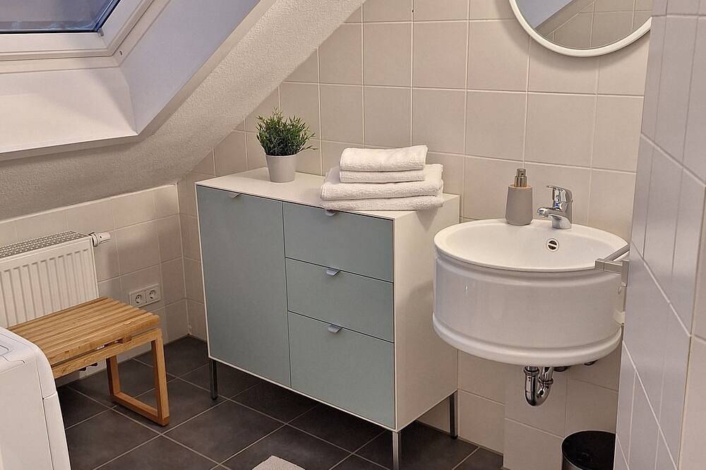 Ganze Wohnung, Über den Dächern von Annweiler **Lichtdurchflutetes Dachgeschoss mit Terrasse** in Annweiler, Trifelsland