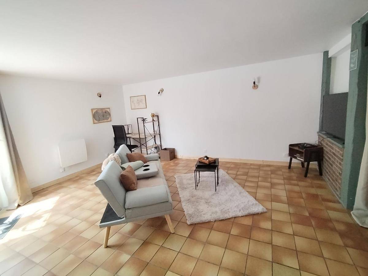 Appartement entier, One-Bedroom Apartment in Saint-Just-en-Chaussée, Oise
