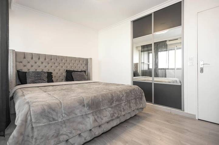 Ganze Wohnung, The Art of Dreams - Near the Metro with Parking in Créteil, Val-de-Marne