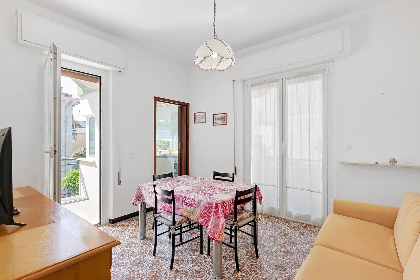 Ganze Wohnung, Ferienwohnung 'Isonzo Holiday Home - 2 Schlafzimmer' mit Bergblick, Wlan & Klimaanlage in Loano, Riviera di Ponente