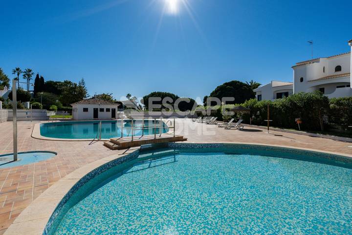 Location de vacances pour 6 personnes, avec bassin pour enfant et balcon à Porches