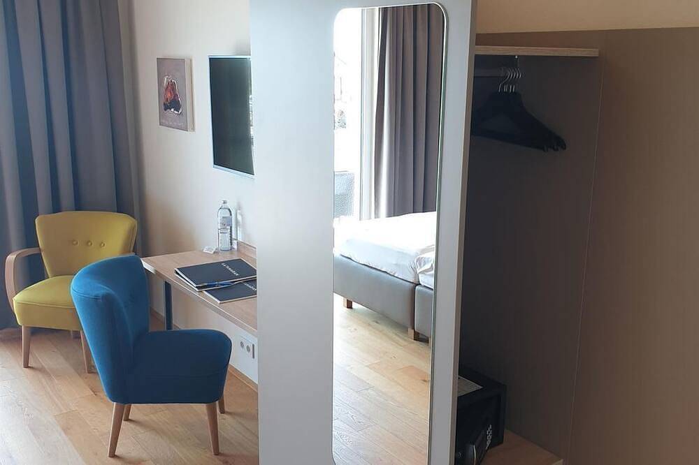 Doppelzimmer Parkseite, Dusche, Wc - Hotel Katamaran in Rust (Burgenland), Leithaberg