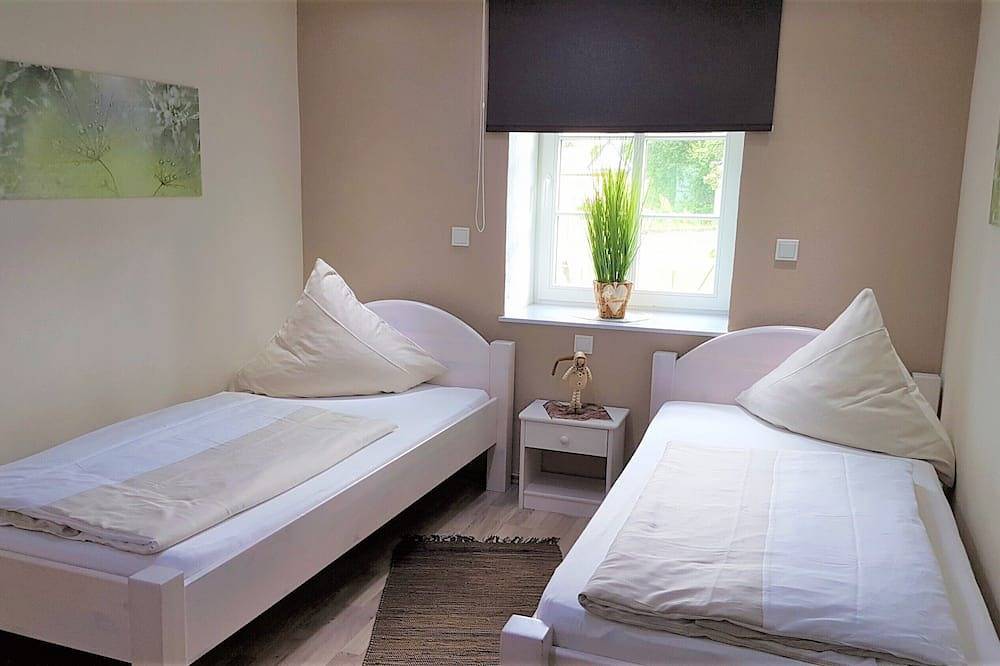 Ferienhaus zur Alleinnutzung, Garten-Sauna, Außenwhirlpool, Wlan, Spielscheune in Plütscheid, Eifelkreis Bitburg-Prüm