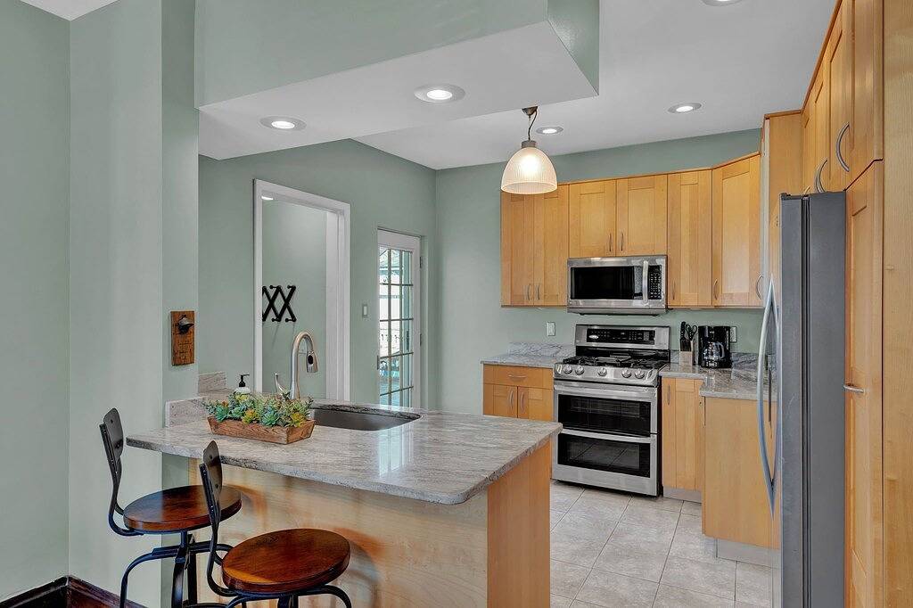 Oakley Square 3Br Charmer - Total Walkability by Redawning in Cincinnati, Hamilton County (OH)