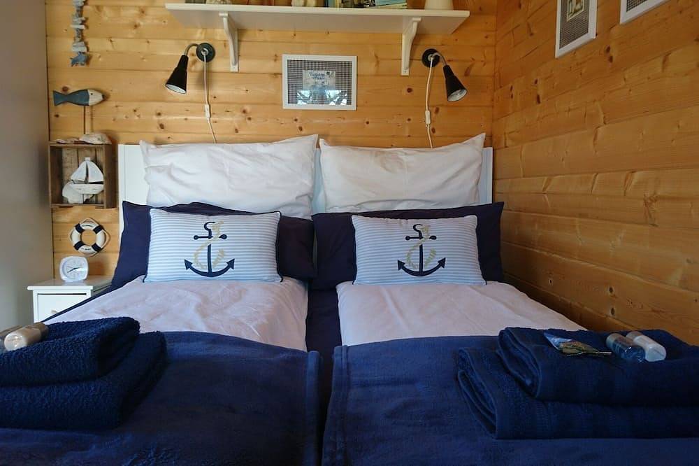 Small wooden hut on the Hilkenberg - beach house - for 1-2 people in the middle of nature in Bodenfelde, Weserbergland