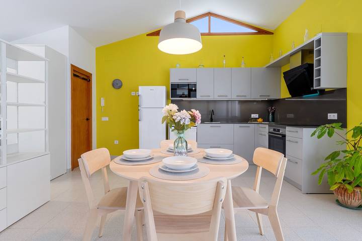 Apartamento entero, Apartamento 'Loft El Til-ler' con terraza privada y Wi-Fi in Bellvey, Costa Dorada