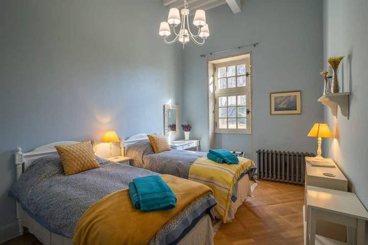 Location de vacances pour 16 personnes, avec jardin et terrasse ainsi que piscine et jacuzzi à Damiatte - 2