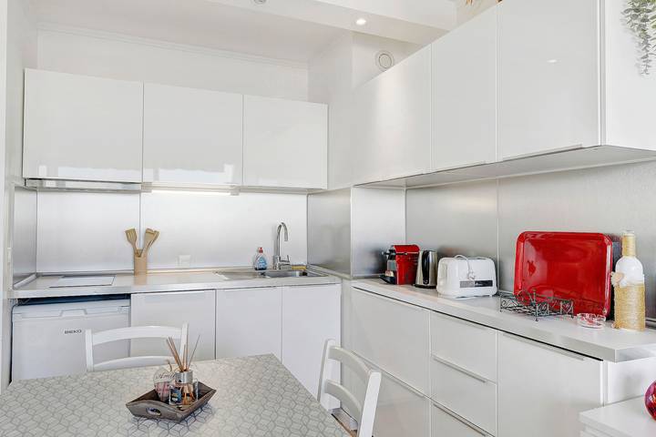 Entire studio, Apartment 'Carpe Diem' with Bassin View, Balcony and Wi-Fi in Arcachon, Arcachon region