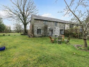 Log Cabin for 5 People in Mid-Wales, Powys, Photo 2
