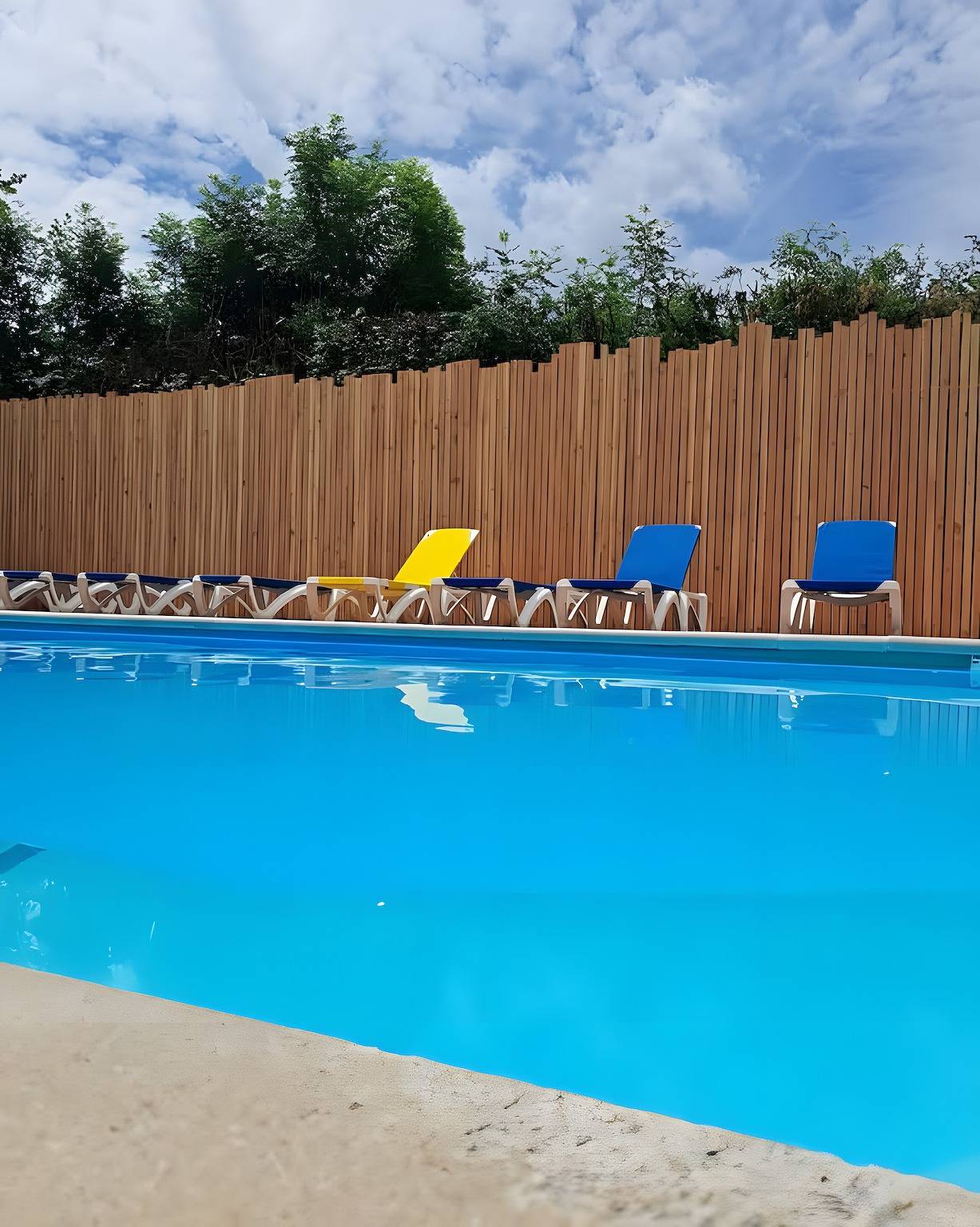 Mobil-home "Mercure 1" con piscina condivisa, Wi-Fi e aria condizionata in Saint-Laurent-en-Beaumont, Parco Nazionale degli Ecrins