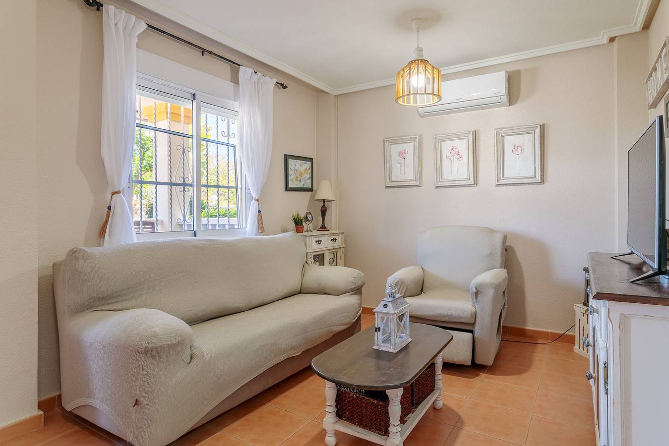 Casa de vacaciones 'Playa Carabassi' con piscina compartida, terraza privada y Wi-Fi in Santa Pola, Costa Blanca