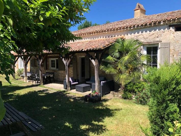 Location de vacances pour 6 personnes, avec piscine et jardin à Lolme - 4