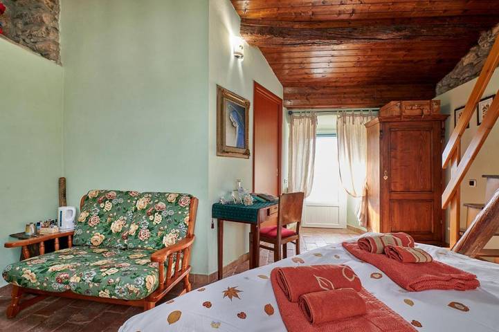 Location de vacances pour 3 personnes, avec Terrasse ainsi que Jardin et Vue à San Giovanni Bianco
