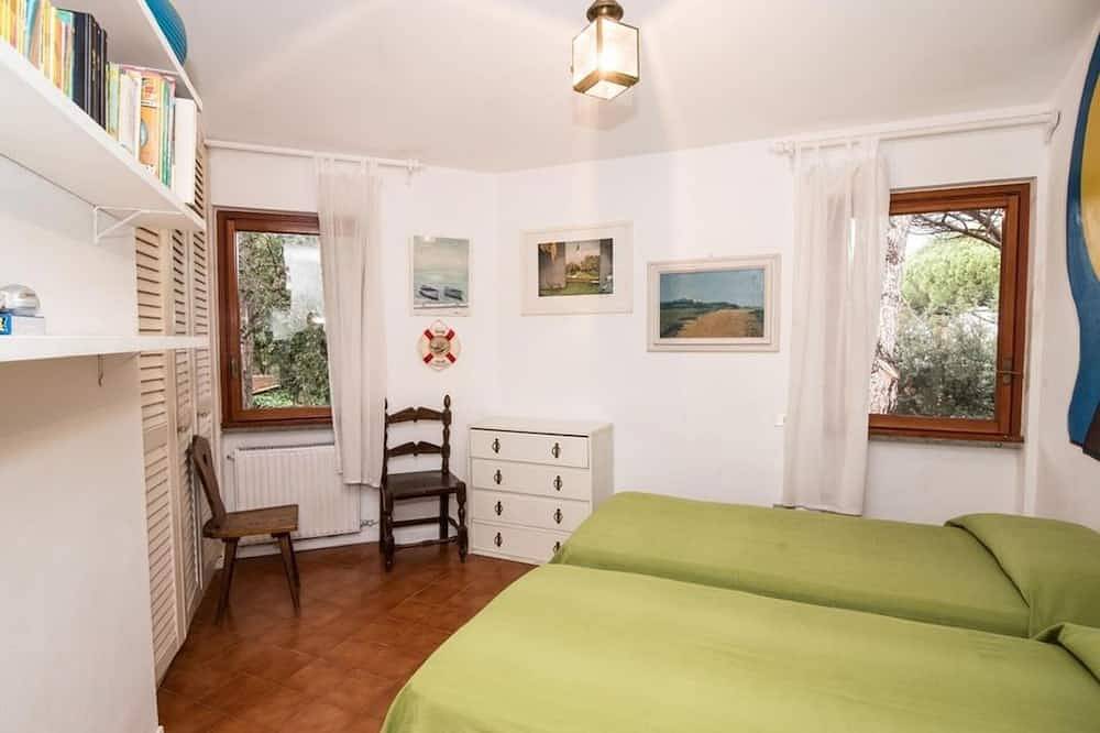 Villa Picci en el bosque de pinos a pocos metros del mar. in Castiglione della Pescaia, Provincia de Grosseto