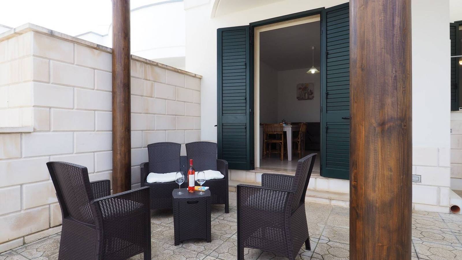 Garden Villa, 2 bedrooms, by the sea, 7 sleeps. in Torre Suda, Racale