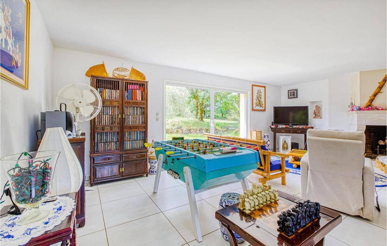 Three-Bedroom Holiday Home in Autoire, Quercy