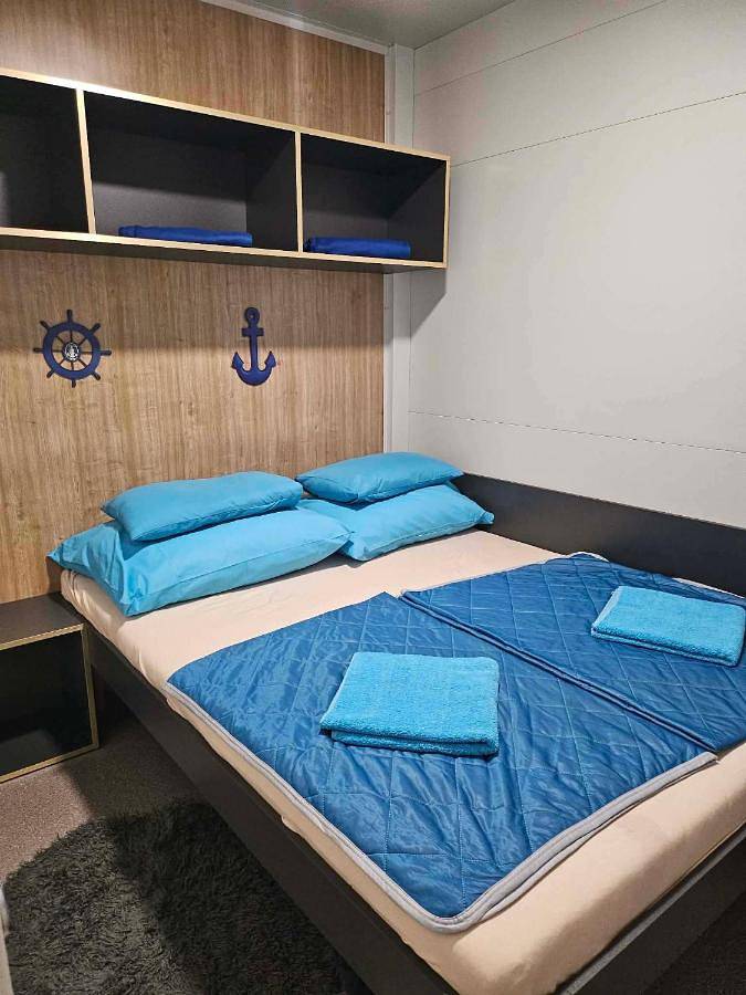 Camping pour 5 personnes, avec terrasse et vue, animaux acceptés à Pakoštane - 2
