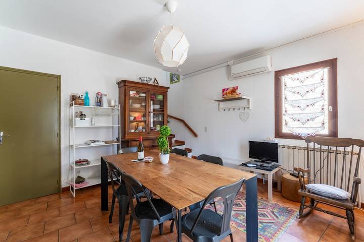 Casa vacanze 'L'oustalet' con terrazza privata, Wi-Fi e aria condizionata in Saint-Hilaire-d'Ozilhan, Nimes e dintorni