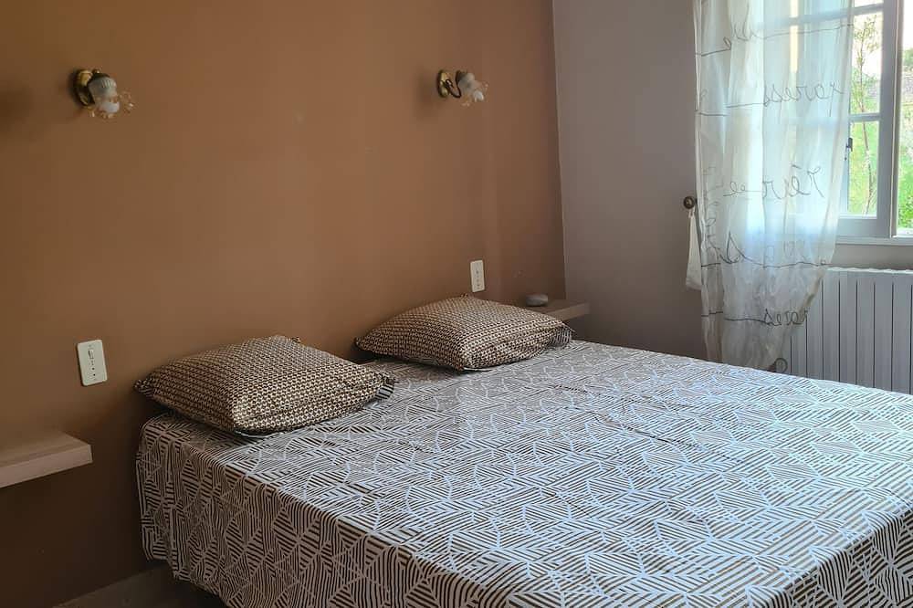 Air-conditioned villa with pool and fence in Aubignan, Vaucluse