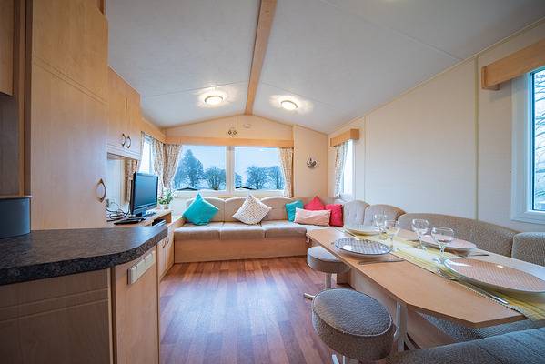 Log cabin for 6 people, with pool and lake view as well as terrace, with pets in Scotland
