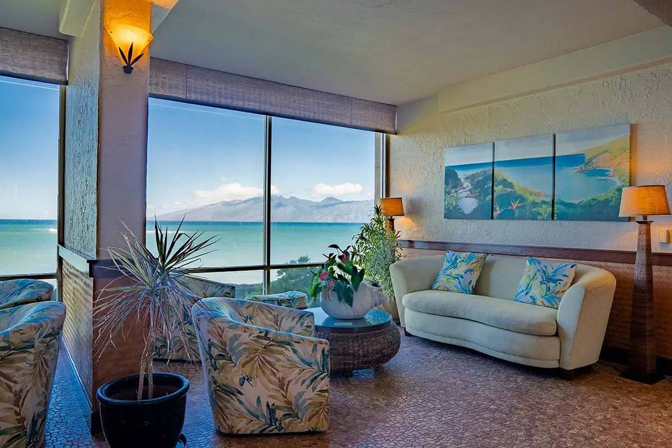 Entire apartment, Kahana Oceanfront Gem w. Gym & Pool | Ac Comfort | Walk to dining! in Kahana, Napili-Honokowai