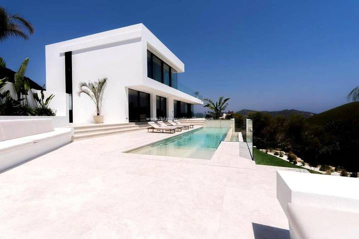 Location de vacances pour 10 personnes, avec piscine ainsi que jacuzzi et terrasse à Roca Llisa - 2