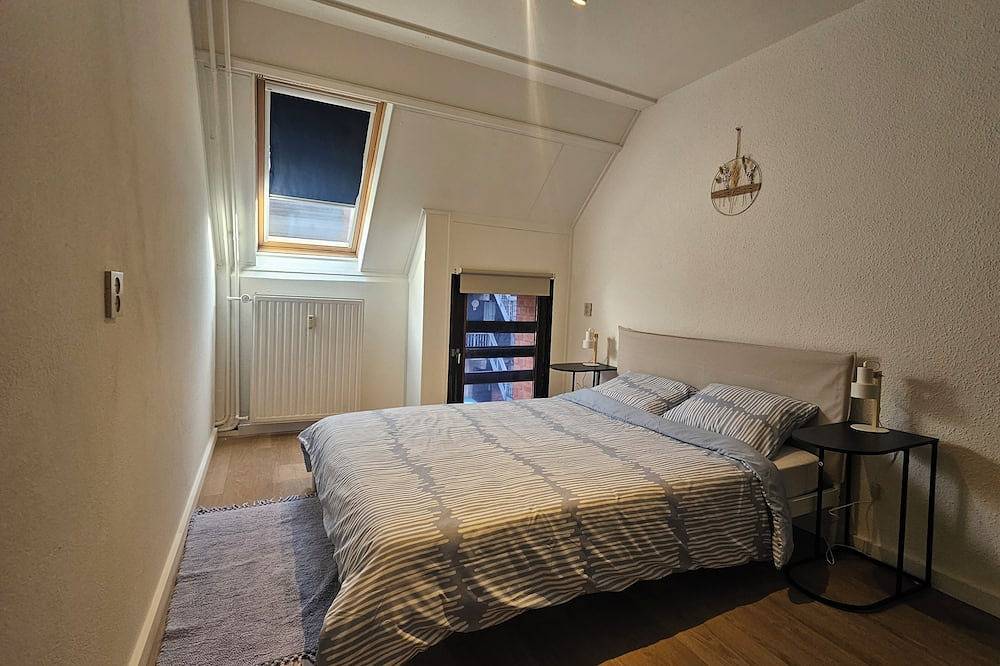 Apartamento entero, Cosy 2-bedroom appt in city center .Fully equipped kitchen. Private parking  in Louvain-la-Neuve, Ottignies-Louvain-la-Neuve