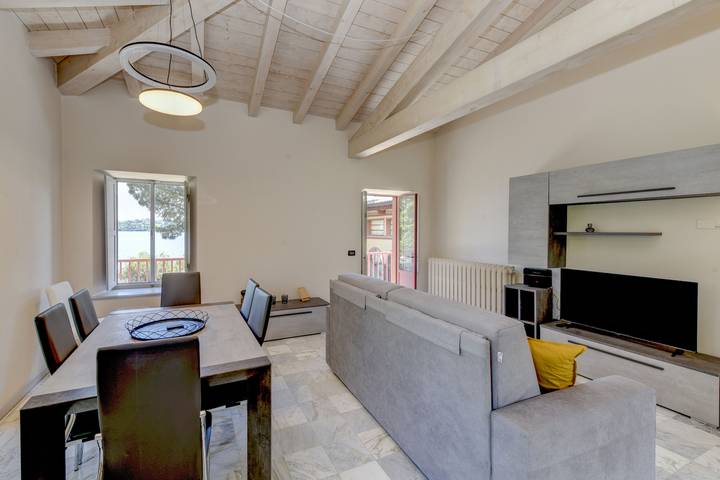 Apartamento entero, La Darsena by Garda FeWo in Saló, Montañas Garda