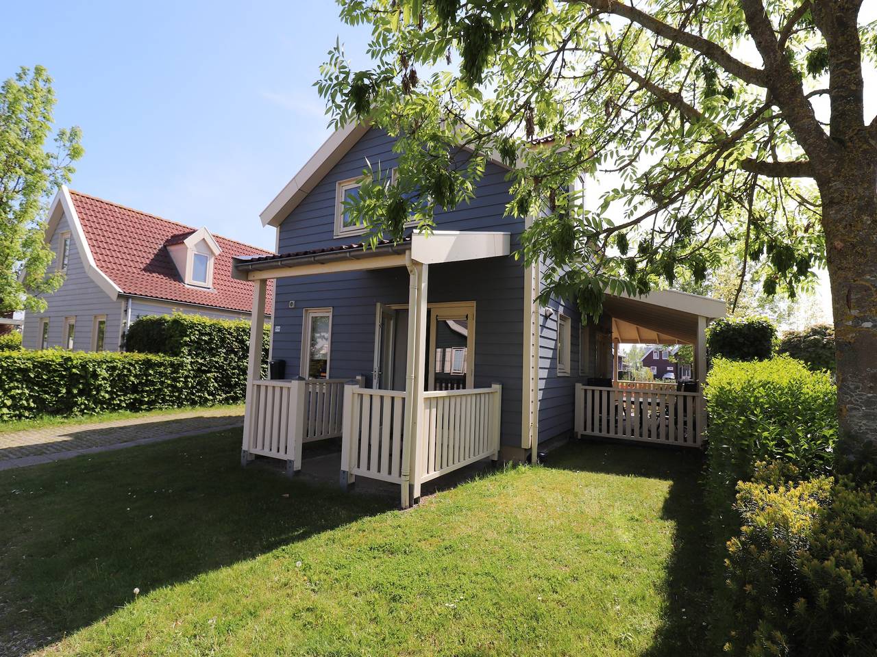 Bungalow am Wasser mit Sauna in Südholland in Bernisse, Niederländische Nordsee