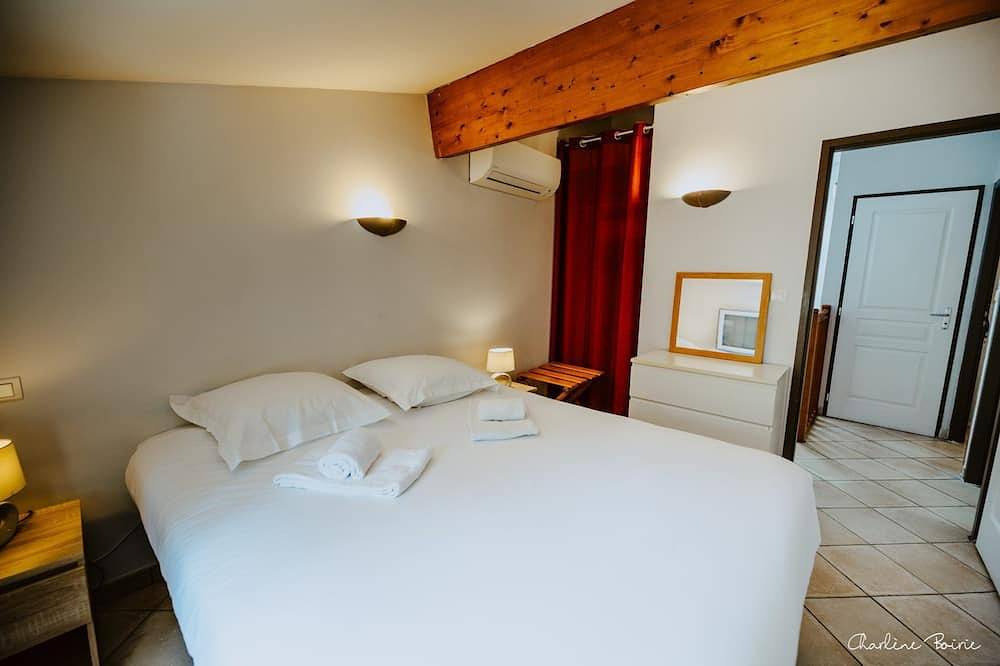 Casa de vacaciones 'Gite Villa T3' con piscina compartida, Wi-Fi y aire acondicionado in Vals-les-Bains, Parc naturel régional des Monts d'Ardèche