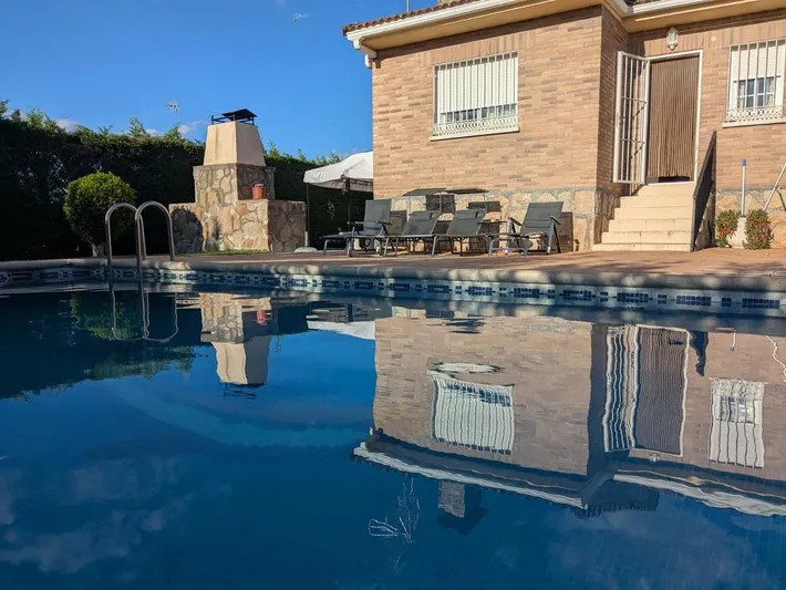 Casa de vacaciones para 10 personas, con jardín y piscina, Se admiten mascotas - 1