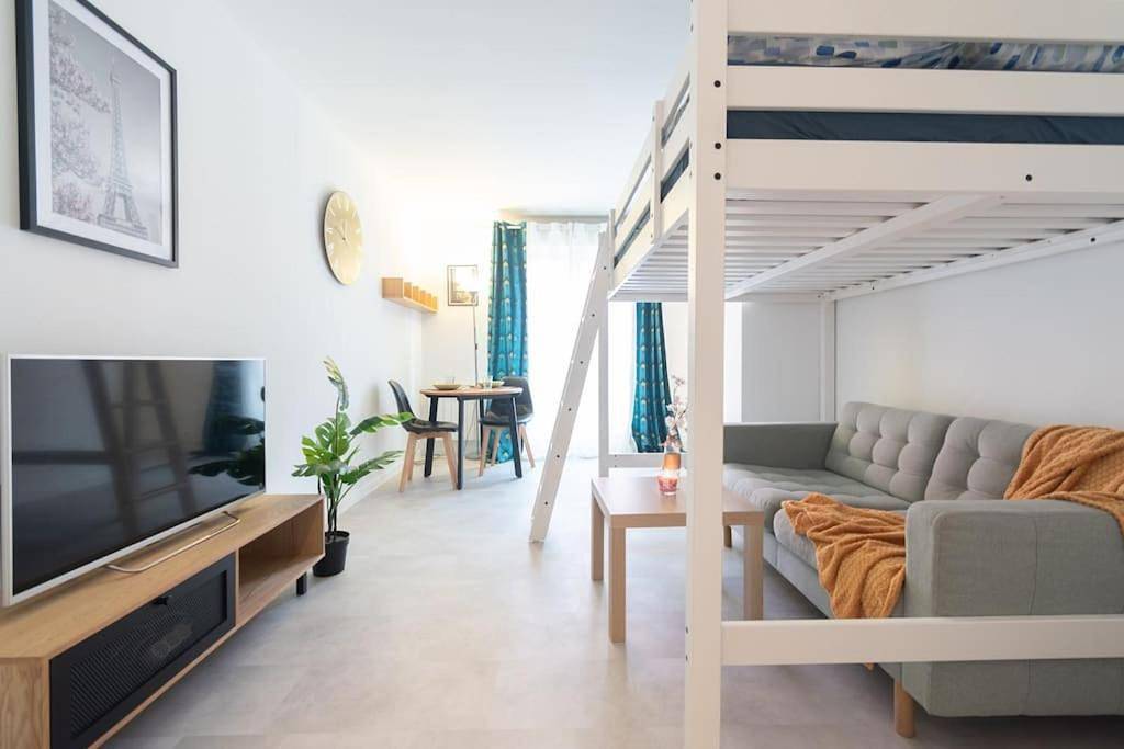 Appartement entier, One-Bedroom Apartment in Le Kremlin-Bicêtre, Val-de-Marne