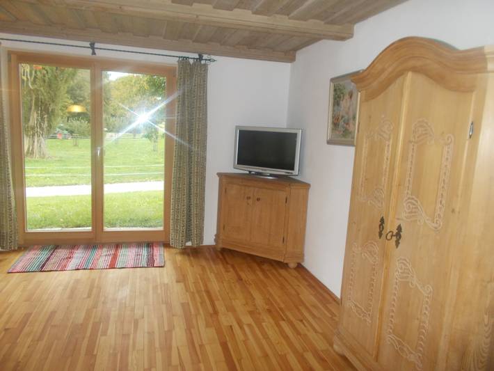 Ganze Ferienwohnung, Landhaus Köckbrunn - Ferienwohnung, 85 qm mit zwei Schlafzimmern und Terrasse in Bad Aibling, Alpenland Tegernsee Schliersee