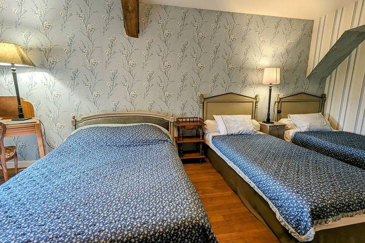 Charmantes Ferienhaus in Berry mit Jacuzzi und Terrasse in Le Blanc, Le Blanc und Umgebung