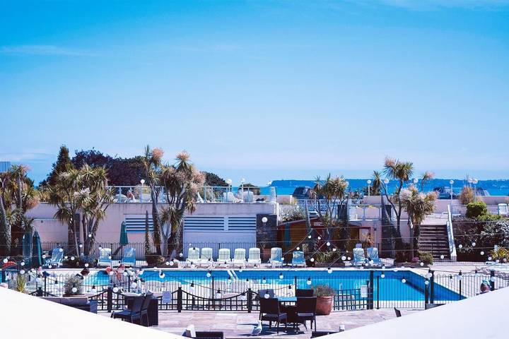 Hôtel pour 2 personnes, avec jacuzzi et piscine ainsi que sauna et jardin