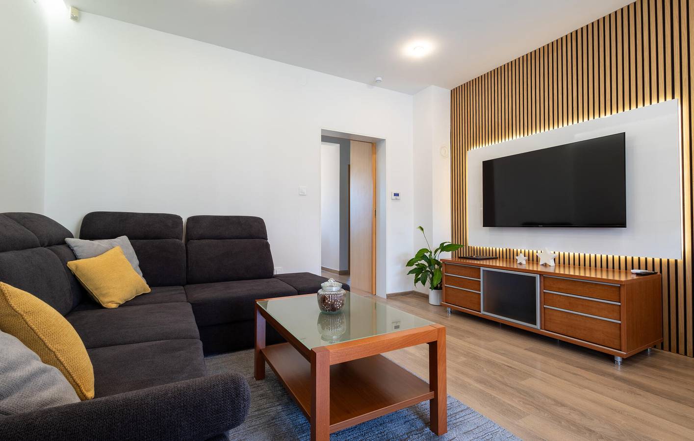 Ganze Ferienwohnung, Charmante 88 m² große Wohnung mit Pool und Terrasse in der Nähe der Drau in Osijek-Baranja