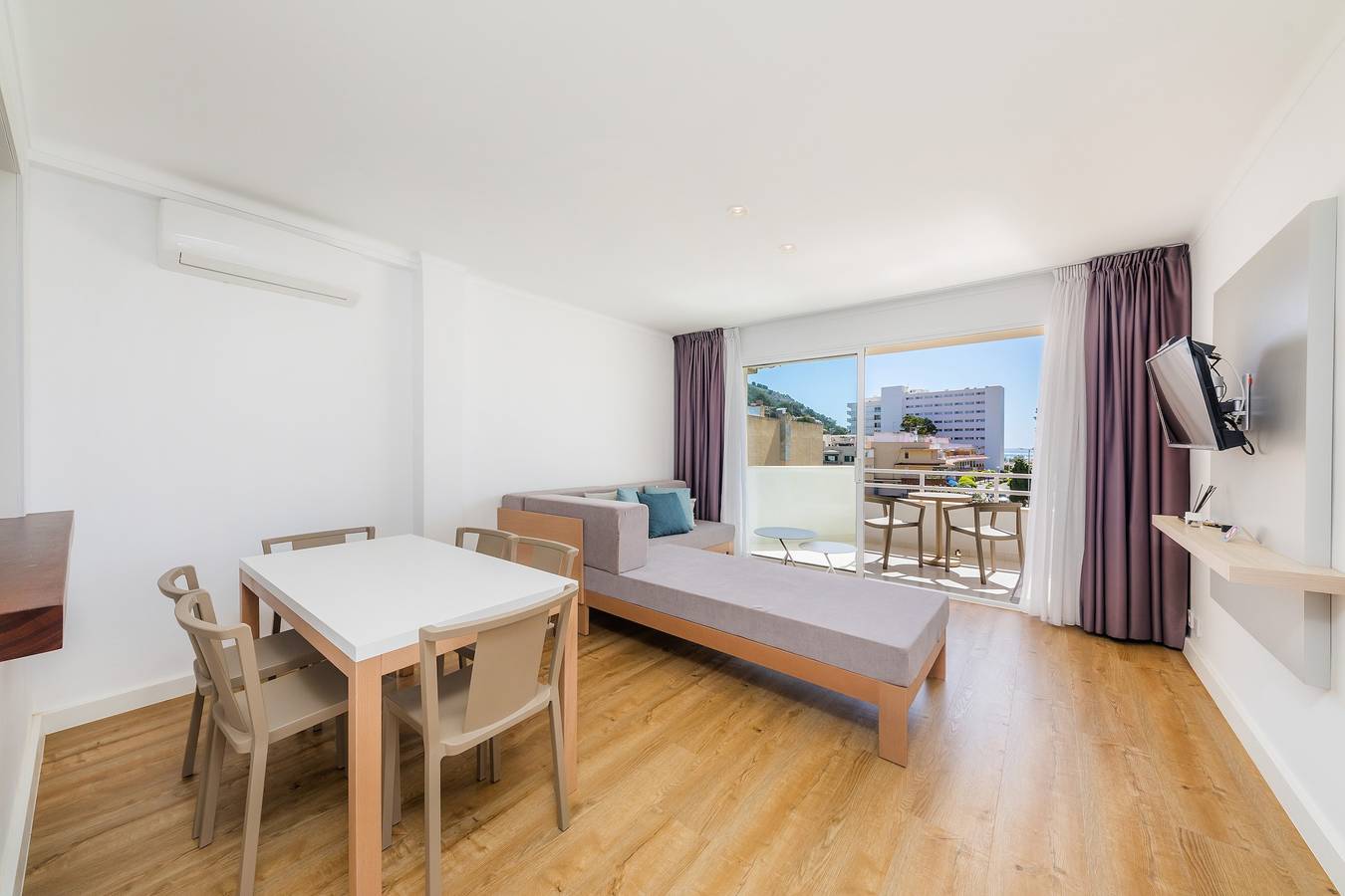 Entire apartment, Apartment 'Apartament Massanet 2c' with Balcony, Wi-Fi and Air Conditioning in Canyamel, Capdepera