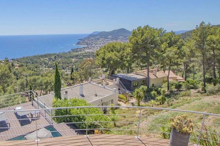 Villa pour 9 personnes, avec jardin et jacuzzi, animaux acceptés à Carqueiranne