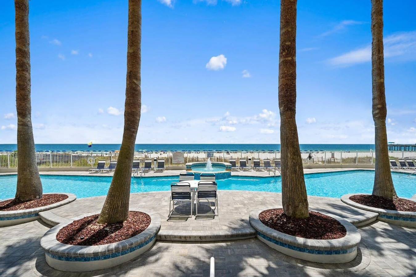 Ganze Wohnung, Admirals Quarters 1402- Beachfront 3 bedrooms 3 baths Sleeps 8 in Orange Beach, Baldwin County