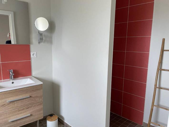 Location de vacances pour 2 personnes, avec terrasse et jardin ainsi que jacuzzi et piscine, animaux acceptés à Coulaines - 3