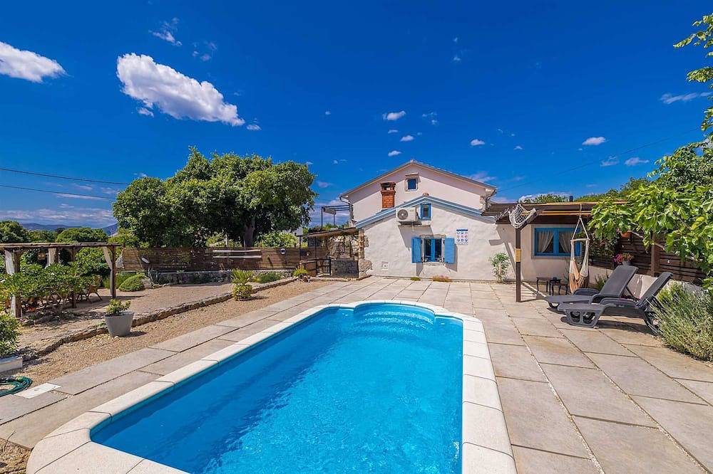 Rustic holiday house Depope with private pool in Pinezici, Krk