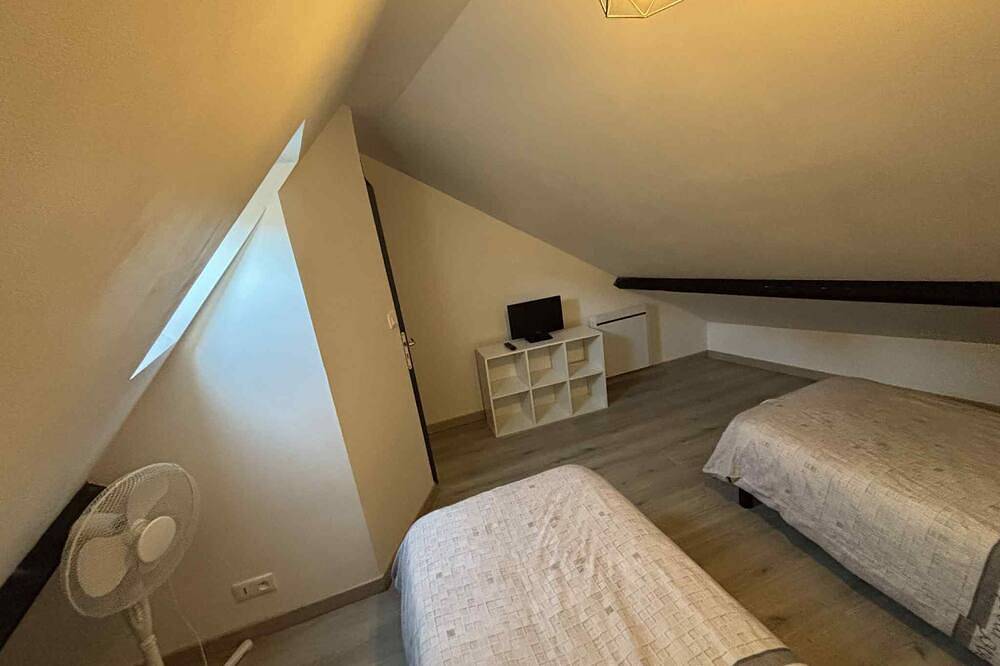 Little house on the old shoreline in Boulogne-sur-Mer, Boulogne-sur-Mer und Umgebung