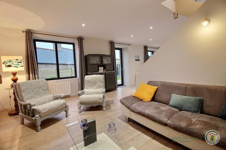 Gîte pour 5 personnes, avec terrasse et jardin dans Port Blanc (Penvénan) - 4