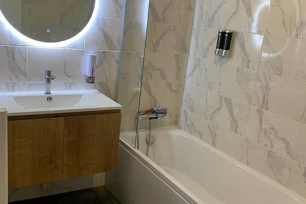 2-bedroom house for 2 to 4 people with jacuzzi in Broons, Región de Dinan