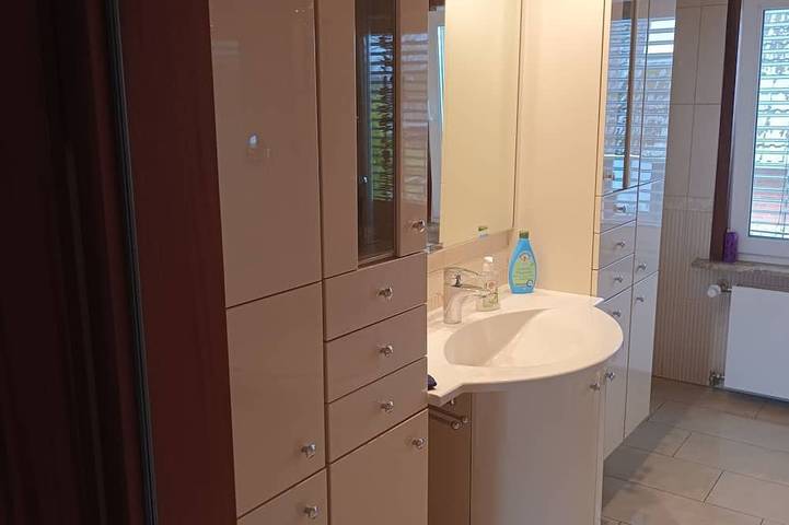 Ganze Wohnung, 3 Zimmer 1.Og 100qm Wintergarten Dachterrasse super Badezimmer in Tangstedt, Kreis Stormarn