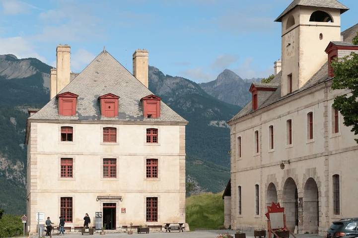 Gîte pour 5 personnes, avec jardin à Mont-Dauphin - 3